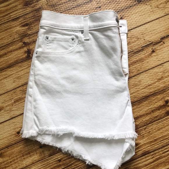 NWT Levi’s high rise white shorts 10/W30 14/W32 - Picture 2 of 7